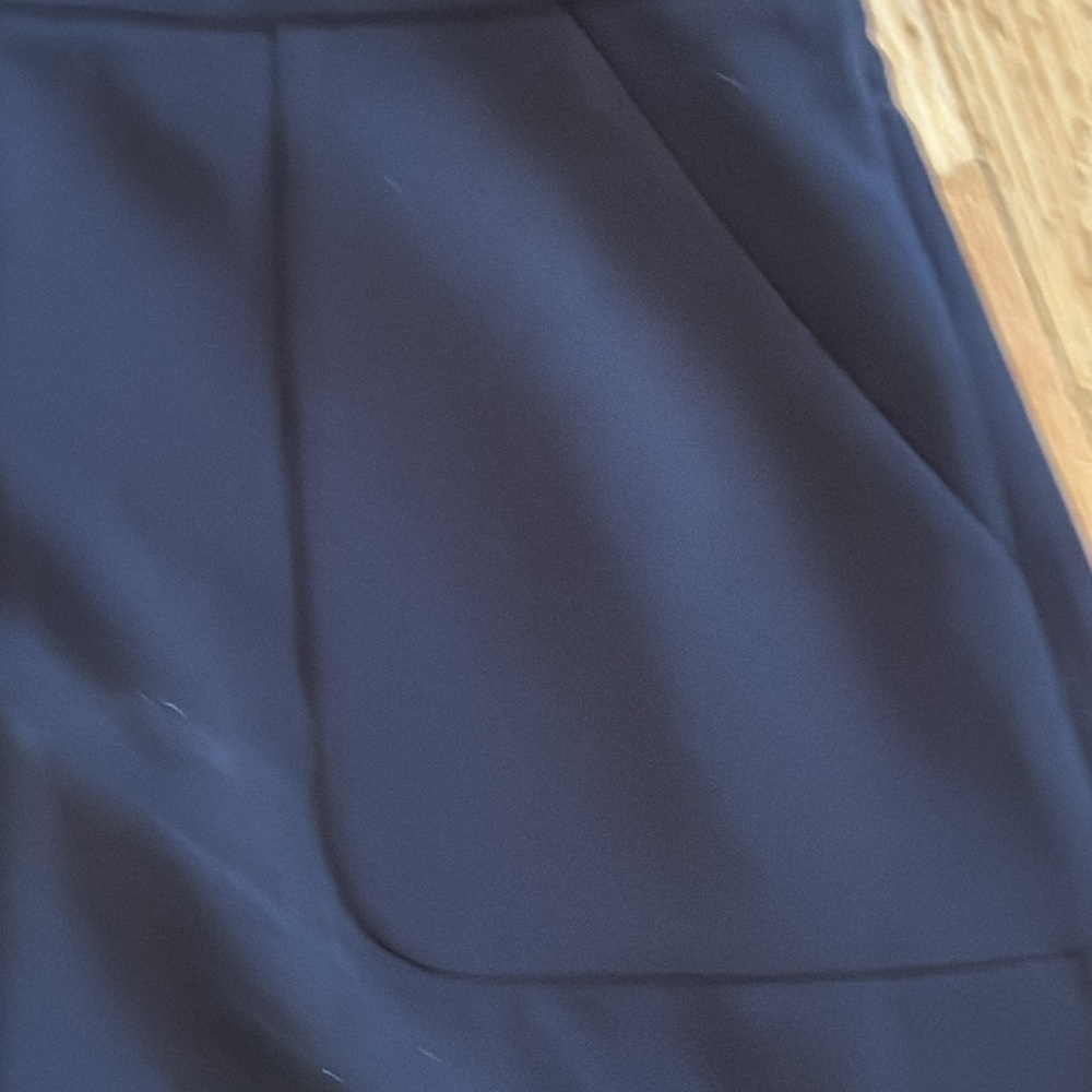 Gorgeous Banana Republic, mini A-lime skirt with a pleat in front - Picture 3 of 7